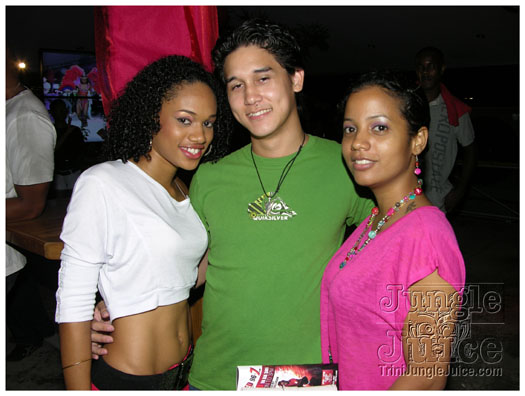 oasis_band_launch_2012-078