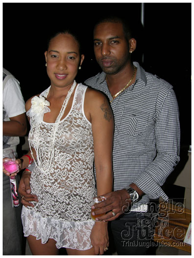 oasis_band_launch_2012-080