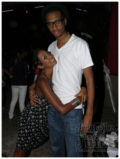 oasis_band_launch_2012-086