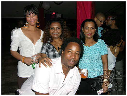 oasis_band_launch_2012-096