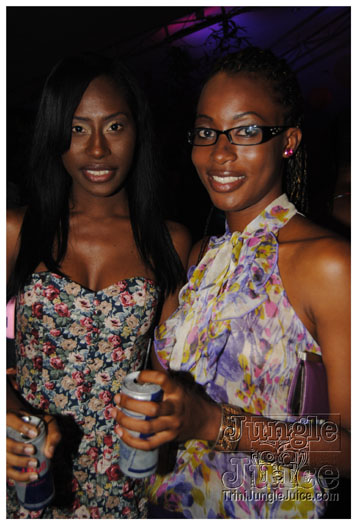 oasis_band_launch_2012-112