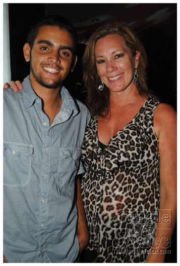 oasis_band_launch_2012-114