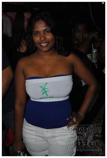 oasis_band_launch_2012-133