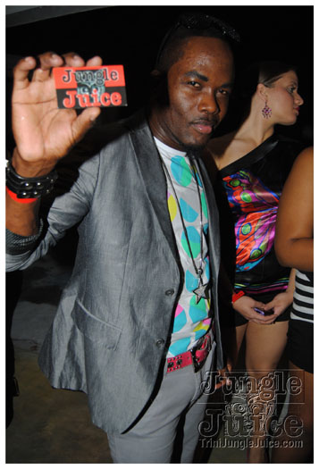 oasis_band_launch_2012-137