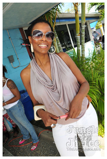 silent_morning_trini_2011-011