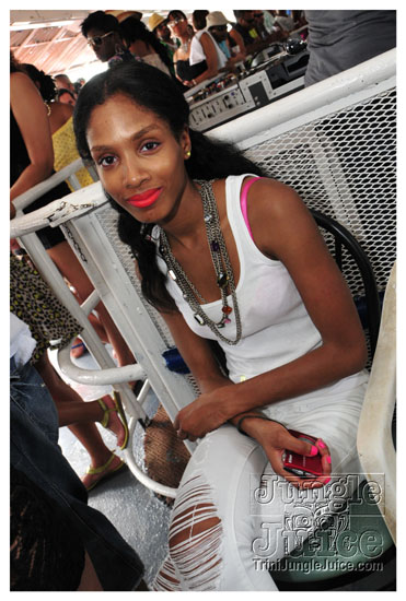 silent_morning_trini_2011-014