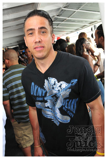 silent_morning_trini_2011-050