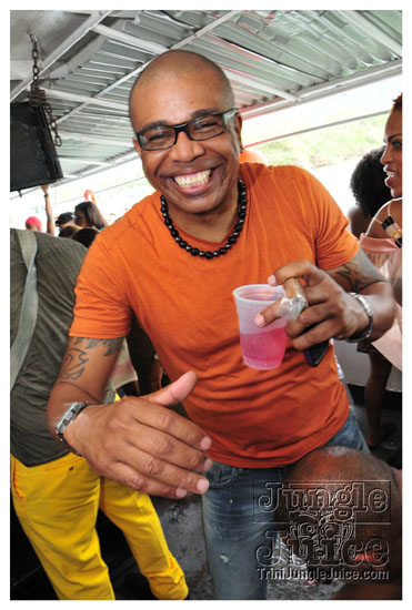 silent_morning_trini_2011-052