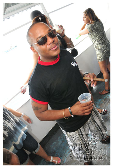 silent_morning_trini_2011-097