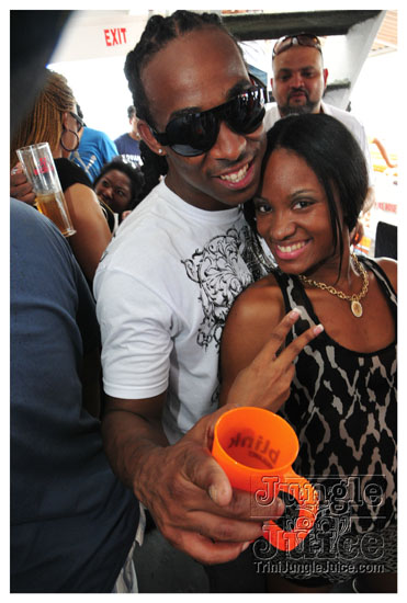 silent_morning_trini_2011-106