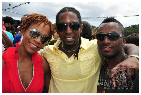 silent_morning_trini_2011-140