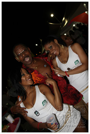 soca_on_the_ave_feb12-053