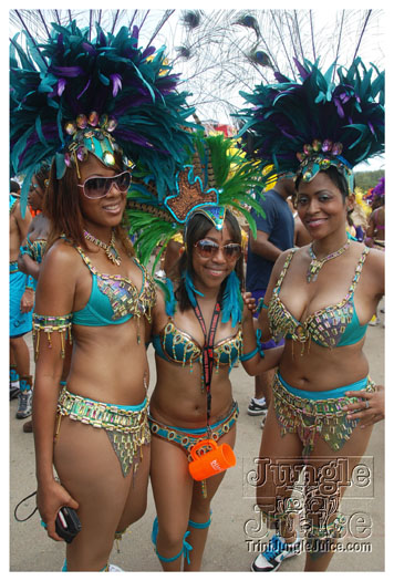 trini_carnival_2011_extras-020