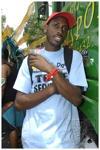 trini_carnival_2011_extras-046