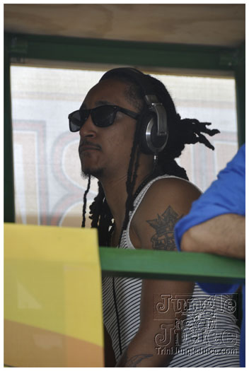 trini_carnival_2011_extras-052