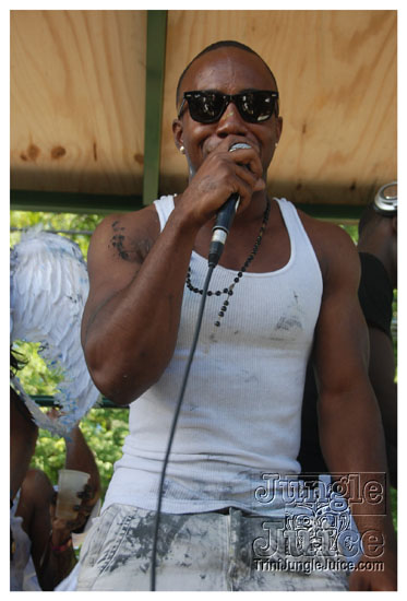 whyte_angels_jouvert_2011-051