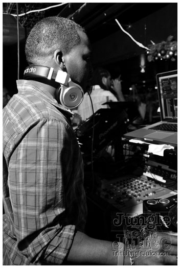 cuchi_la_la_2011_dec10-038