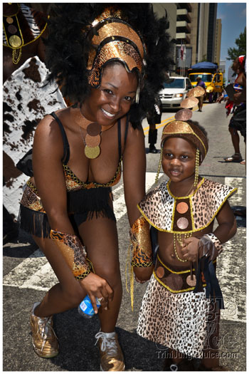 atl_carnival_parade_2012_pt1-110