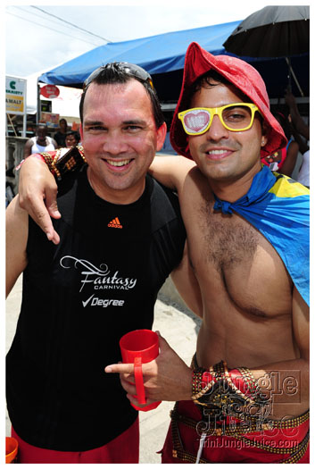 kadooment_day_blue_box_2012-013