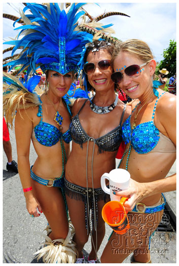 kadooment_day_blue_box_2012-016