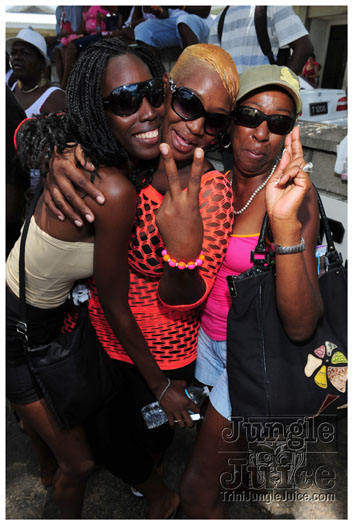 kadooment_day_blue_box_2012-038