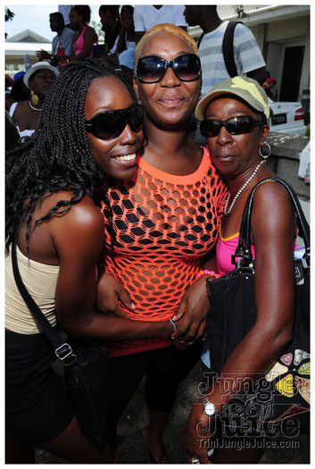 kadooment_day_blue_box_2012-039