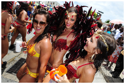 kadooment_day_blue_box_2012-043