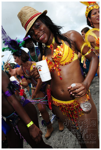 kadooment_day_blue_box_2012-052