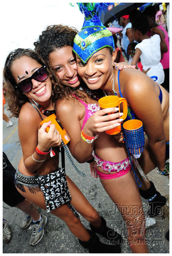 kadooment_day_blue_box_2012-058