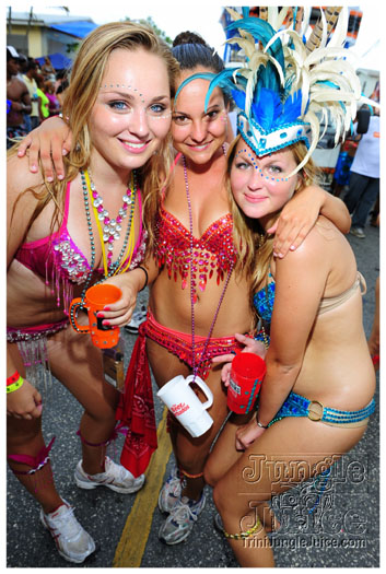 kadooment_day_blue_box_2012-066