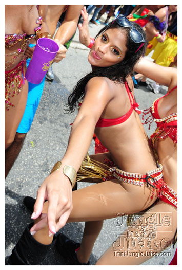 kadooment_day_blue_box_2012-069