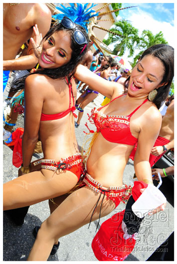 kadooment_day_blue_box_2012-070