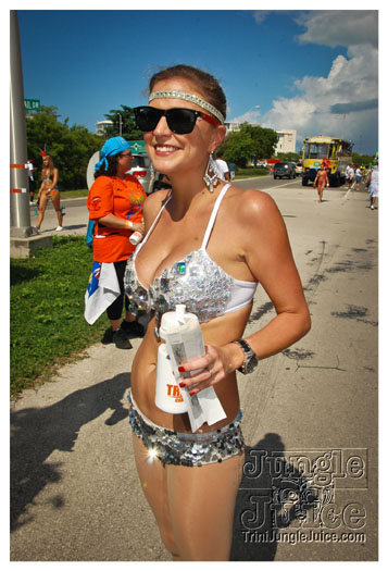 cayman_carnival_2012_part1-018