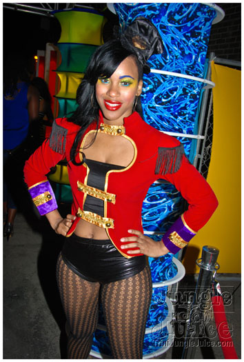 cribs_circus_edition_jun17-001