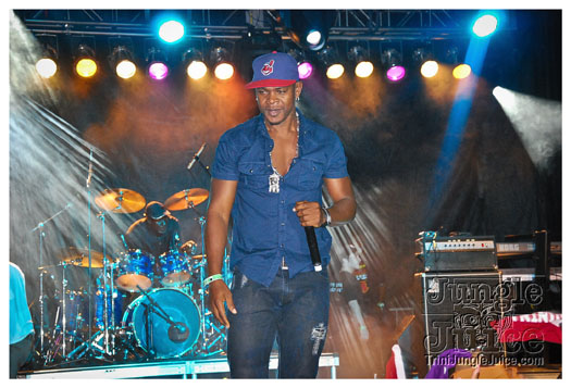 machel_intrepid_live_jun23-082