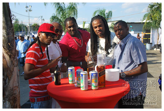 under_the_trees_jul4-013