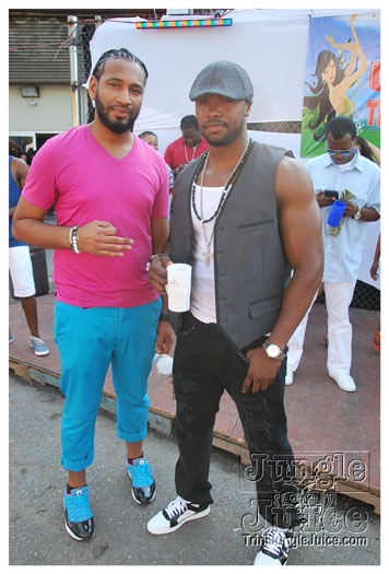 under_the_trees_jul4-014