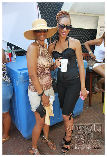 under_the_trees_jul4-018