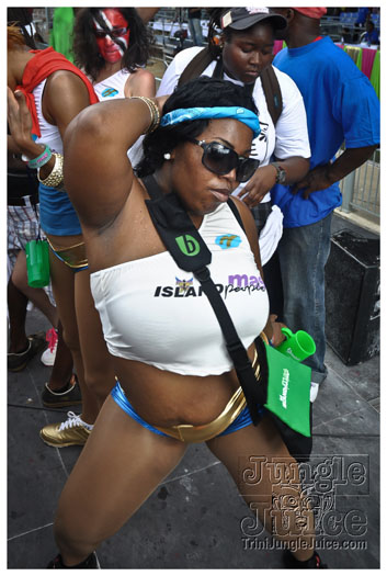 island_people_mas_monday_2012-128