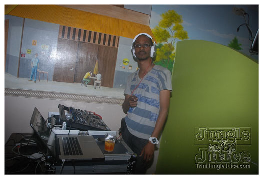 woodford_cafe_unplugged_apr3-001