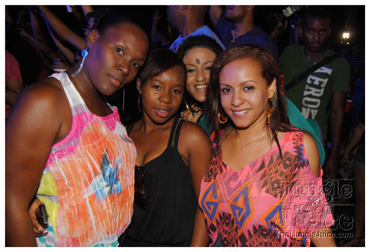 black_to_blue_2013-114