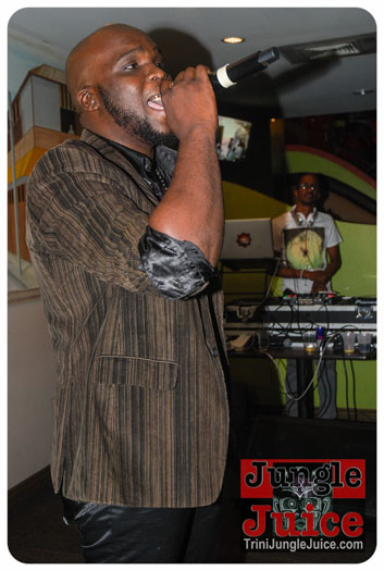 woodford_cafe_final_unplugged_tuesday-041