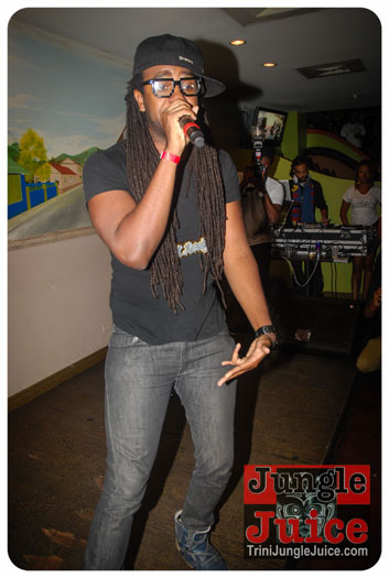 woodford_cafe_final_unplugged_tuesday-051