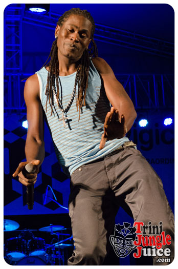 white_in_the_moonlight_2014-007