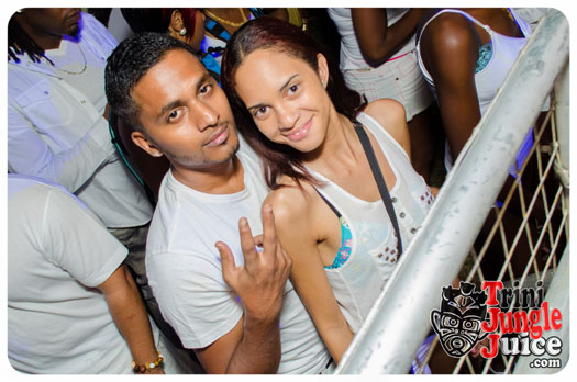 white_in_the_moonlight_2014-027