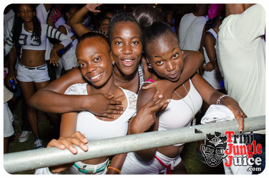 white_in_the_moonlight_2014-049