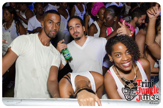 white_in_the_moonlight_2014-050