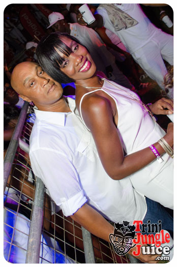 white_in_the_moonlight_2014-070