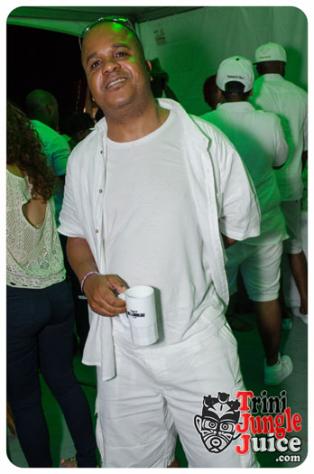 white_in_the_moonlight_2014-086