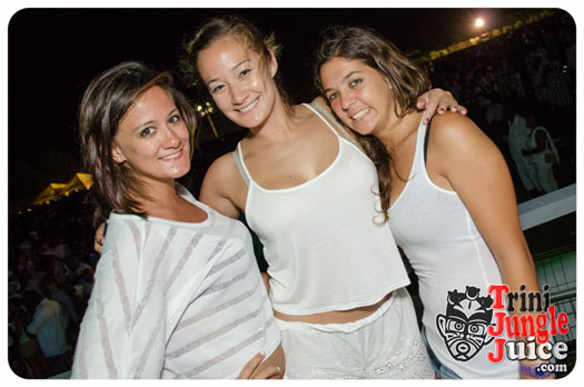 white_in_the_moonlight_2014-088